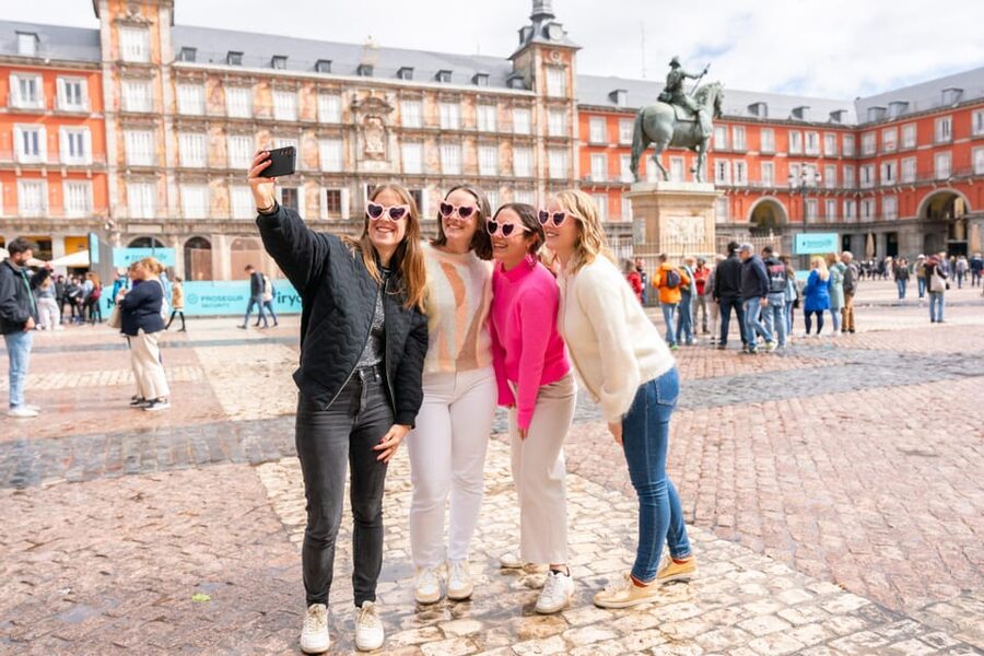 Madrid: Professional photoshoot at The Royal Palace - Why a Royal Palace photoshoot works well in Madrid