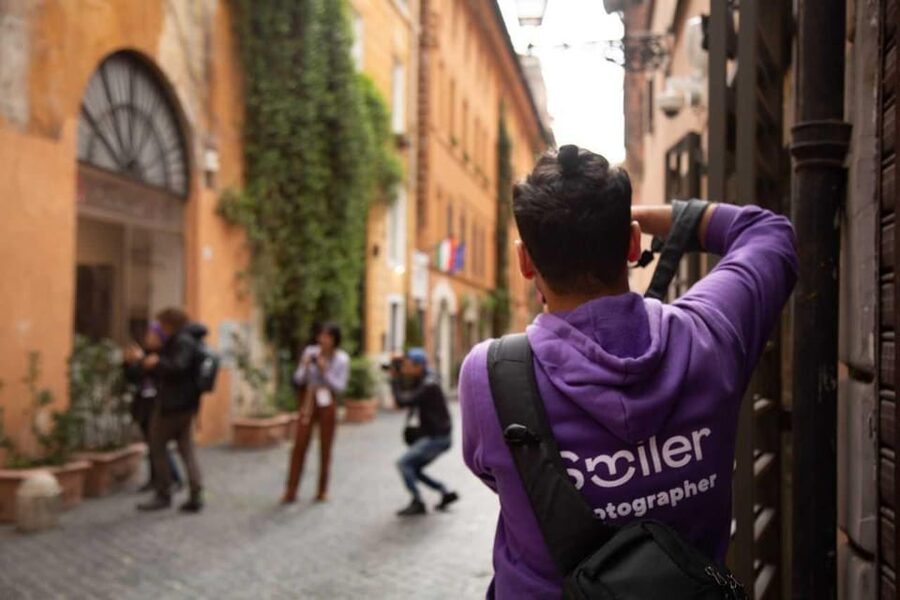 Madrid: Professional photoshoot at The Royal Palace - Timing, communication, and what to bring