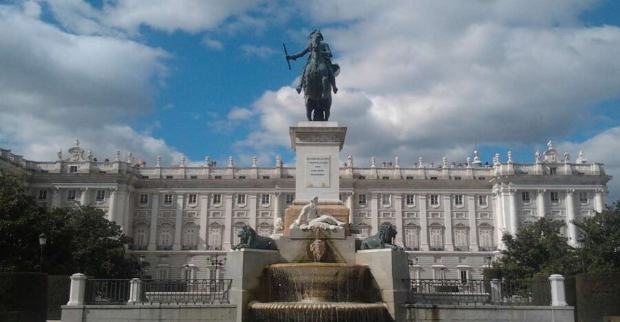 Madrid: Royal Palace and Almudena Cathedral Small-Group Tour - Key points at a glance