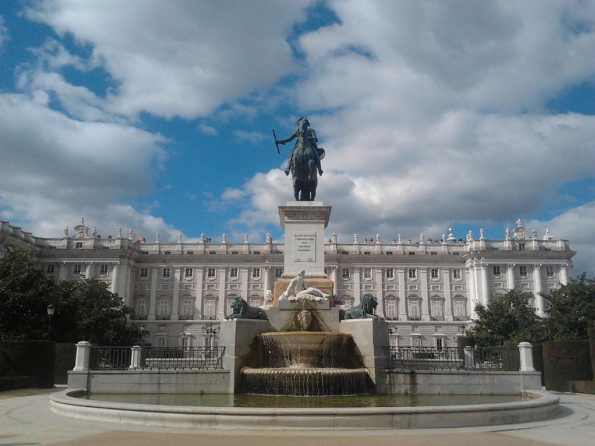 Madrid: Royal Palace and Almudena Cathedral Small-Group Tour - What the guide adds to the palace rooms