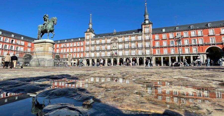 Madrid: Royal Palace Entry Ticket and Small Group Tour - A useful walk from Mayor Street to the palace