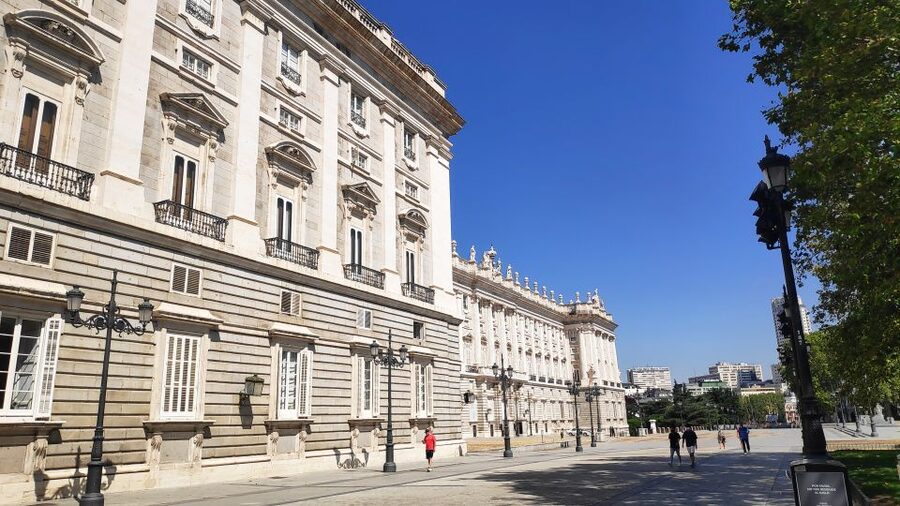 Madrid: Royal Palace Entry Ticket and Small Group Tour - Booking and practical advice