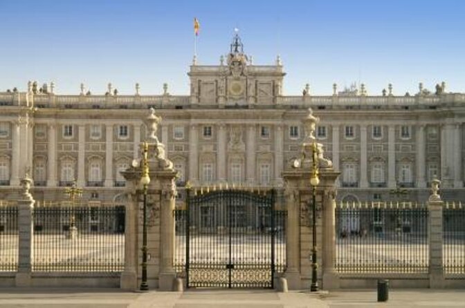 Madrid: Royal Palace Expert Guided Tour with Optional Tapas - Key points at a glance