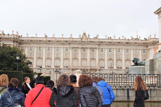 Madrid: Royal Palace Expert Guided Tour with Optional Tapas - The Sabatini Gardens and the best photo moments