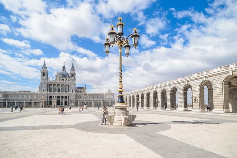 Madrid: Royal Palace Expert Guided Tour with Skip-the-Line - Who should book this Royal Palace tour?
