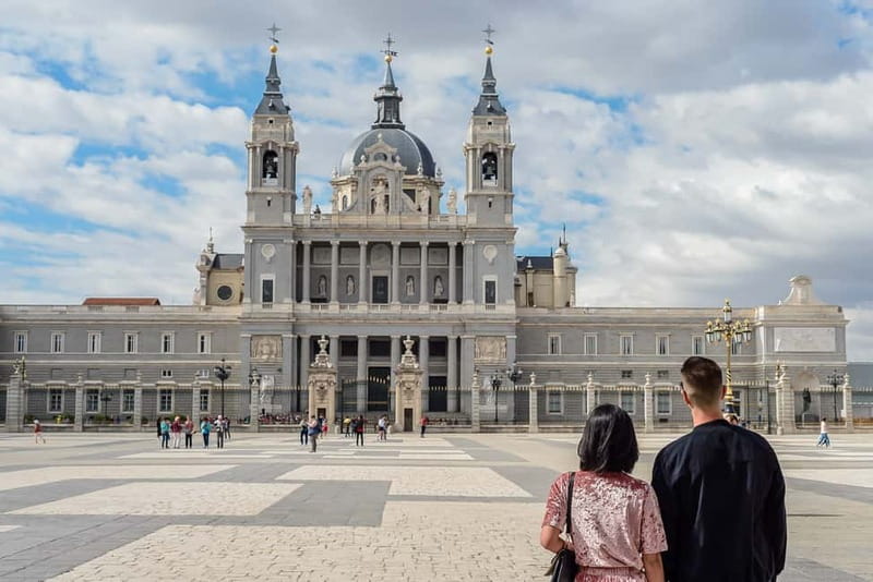 Madrid: Royal Palace Expert Guided Tour with Skip-the-Line - Using the priority entrance at Madrid’s Royal Palace