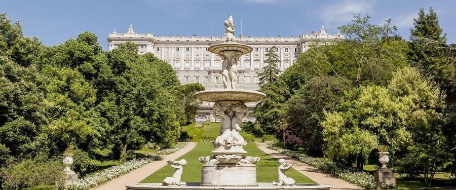 Madrid: Royal Palace Fast-Access Admission Ticket - Finding the correct entrance at Almudena esplanade