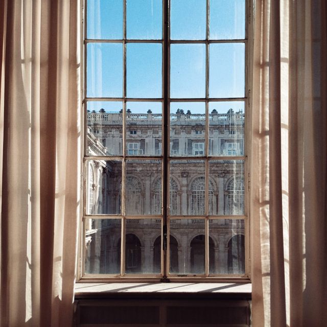 Madrid: Royal Palace Guided Shared Group Tour - Columns Hall and Spain’s recent past