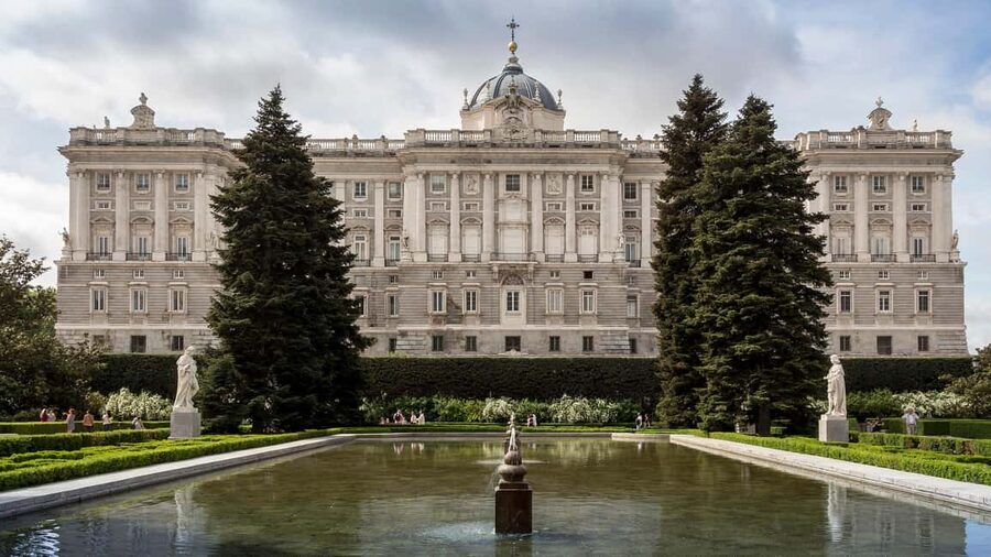 Madrid: Royal Palace Guided Tour with Admission - Entering one of Europe’s largest royal palaces