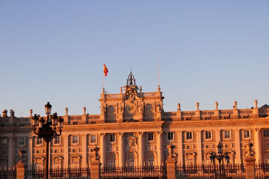Madrid: Royal Palace Guided Tour with Entry Ticket - Why the Royal Palace deserves your morning