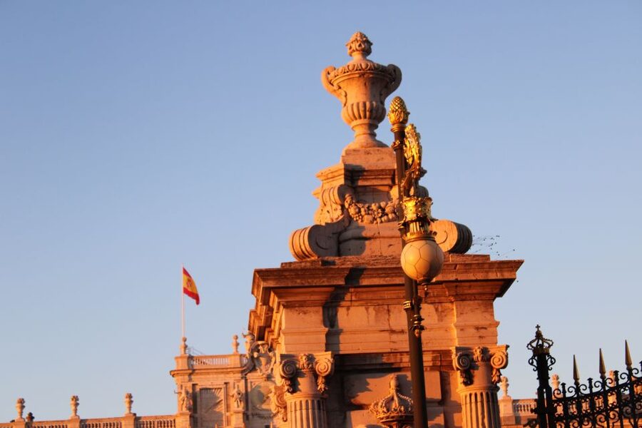Madrid: Royal Palace Guided Tour with Entry Ticket - Early entry is the real advantage