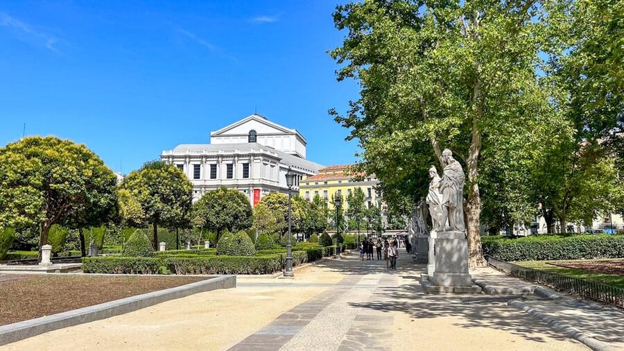 Madrid: Royal Palace Guided Tour with Skip-the-Line Entry - When this tour is good value