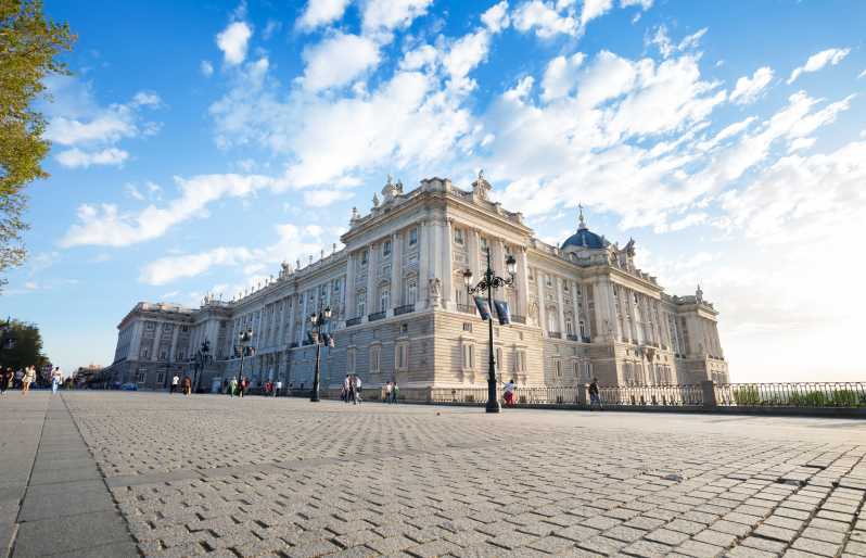 Madrid: Royal Palace Guided Tour with Skip-the-Line Entry - The official rooms: ceremony on a grand scale