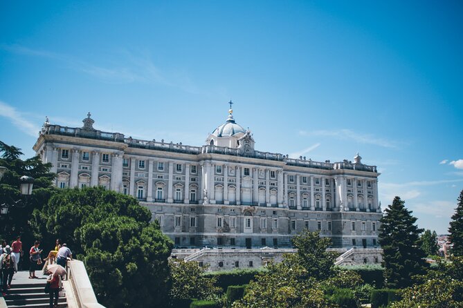 Madrid: Royal Palace Guided Tour with Skip the Line Ticket - What the two-hour palace route feels like