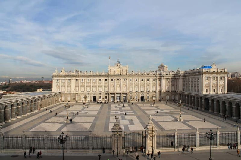 Madrid: Royal Palace Private Tour with Tickets - Seeing the palace rooms with a private guide