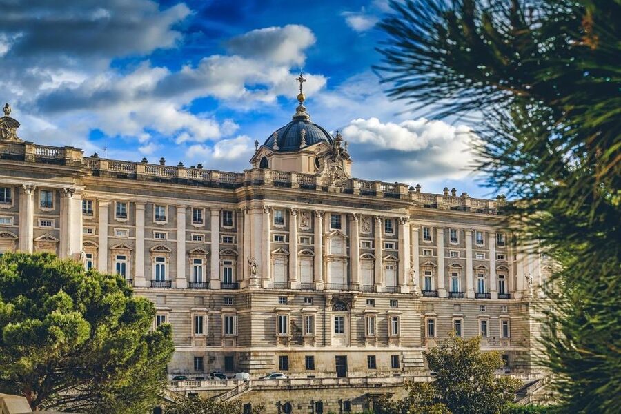 Madrid: Royal Palace Skip-the-Line Guided Tour - Key points at a glance