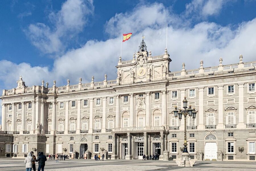 Madrid: Royal Palace Tour, Flamenco Show, & Tapas with Drink - From Opera station to the Royal Palace