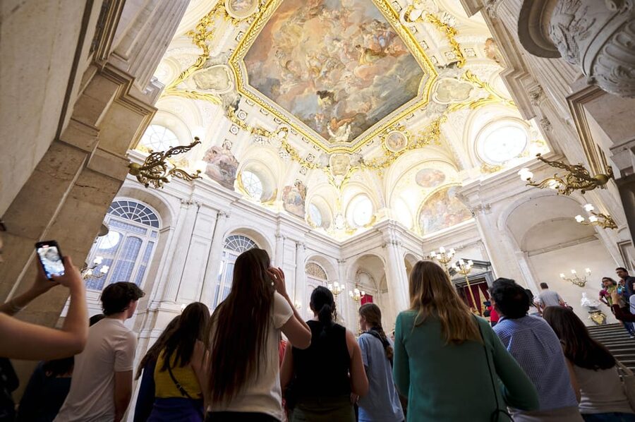 Madrid: Royal Palace Tour, Flamenco Show, & Tapas with Drink - Choosing your tapas dish