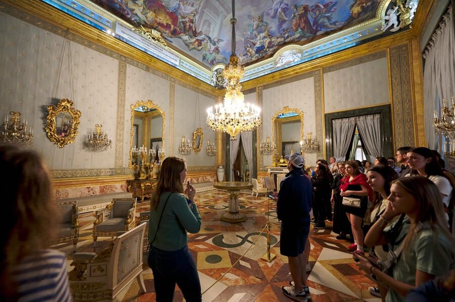 Madrid: Royal Palace Tour, Flamenco Show, & Tapas with Drink - Timing, access, and practical details