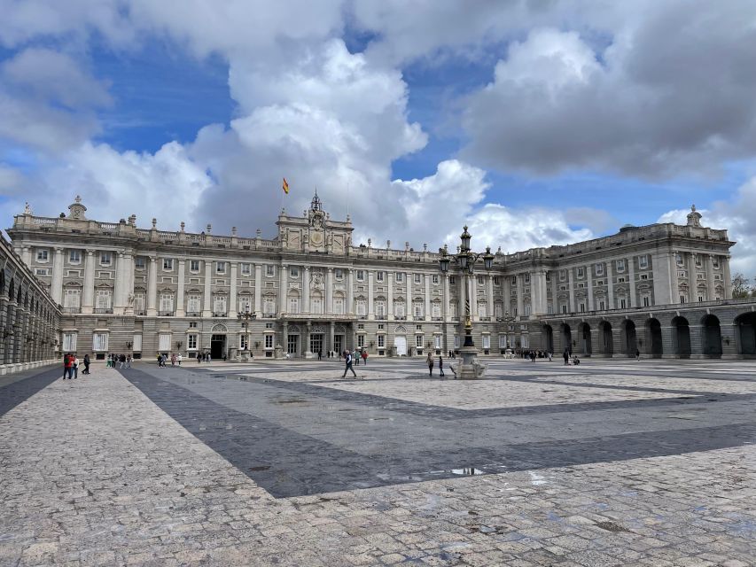 Madrid: Royal Palace tour - semi private or private - Key points to know before booking