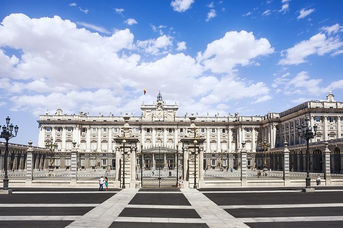 Madrid Sightseeing Tour with Royal Palace Skip the Line Ticket - From the Habsburg court to Charles III’s Madrid