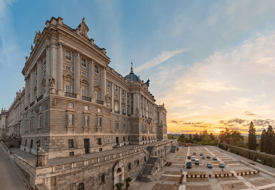 Madrid: The Royal Palace Skip-the-line Guided Tour - Meeting your guide at Ópera Metro