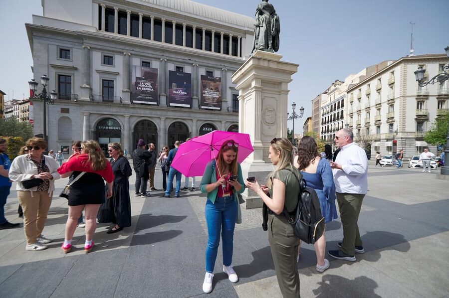 Madrid: The Royal Palace Skip-the-line Guided Tour - Art, royal objects, and the palace gardens