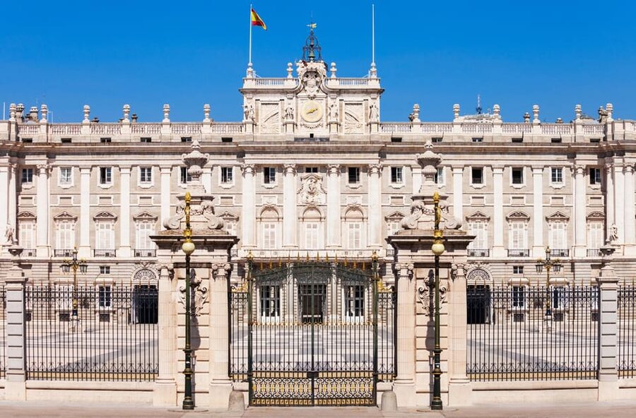 Madrid: The Royal Palace Skip-the-line Guided Tour - Skip-the-line entry and the value of a guide