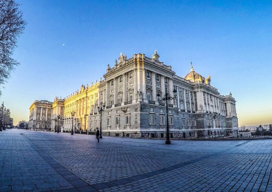 Madrid: VIP Private visit to Royal Palace and Prado Museum - A private transfer to the Prado Museum
