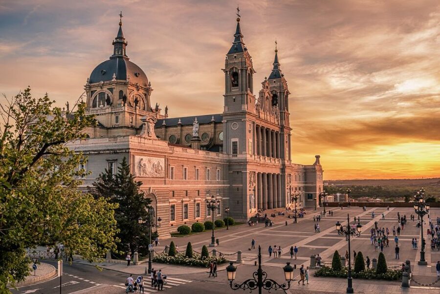 Madrid: VIP Private visit to Royal Palace and Prado Museum - What four hours really gives you