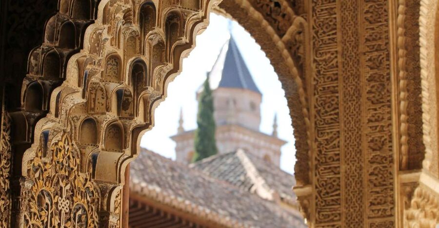 Malaga: Granada Day Trip with Alhambra, Palaces and Gardens - Why the Alhambra makes this day trip worthwhile