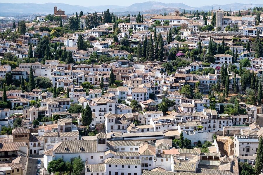 Malaga: Granada Day Trip with Alhambra, Palaces and Gardens - Entering the Nasrid Palaces
