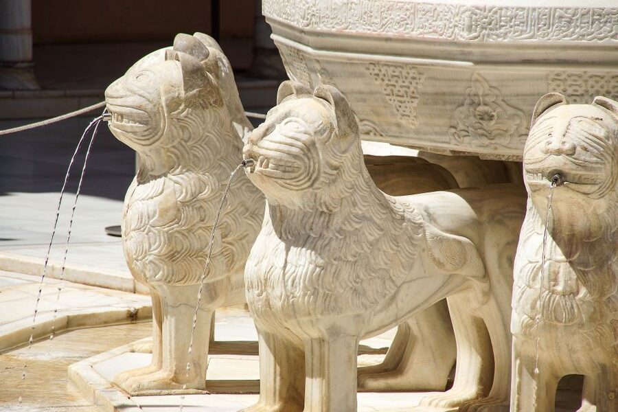 Malaga: Granada Day Trip with Alhambra, Palaces and Gardens - The Generalife Gardens and the open-air side of the visit