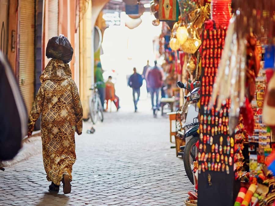 Marrakech: Bahia Palace, Ben Youssef Medersa, & Souks Tour - Guides, languages, and the quality of the explanation