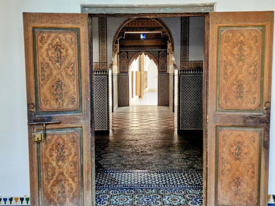 Marrakech: Bahia Palace Guided Tour with Skip-the-Line Entry - Guides, languages, and group style