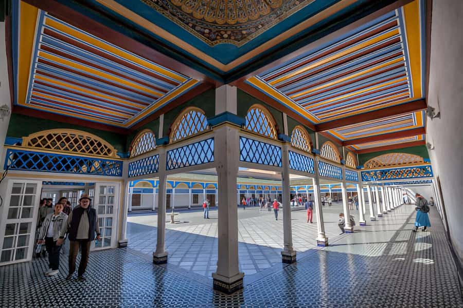 Marrakech: Bahia Palace, Madrasa Ben Youssef & Secret Garden - Guides, group size, and the pace of the experience