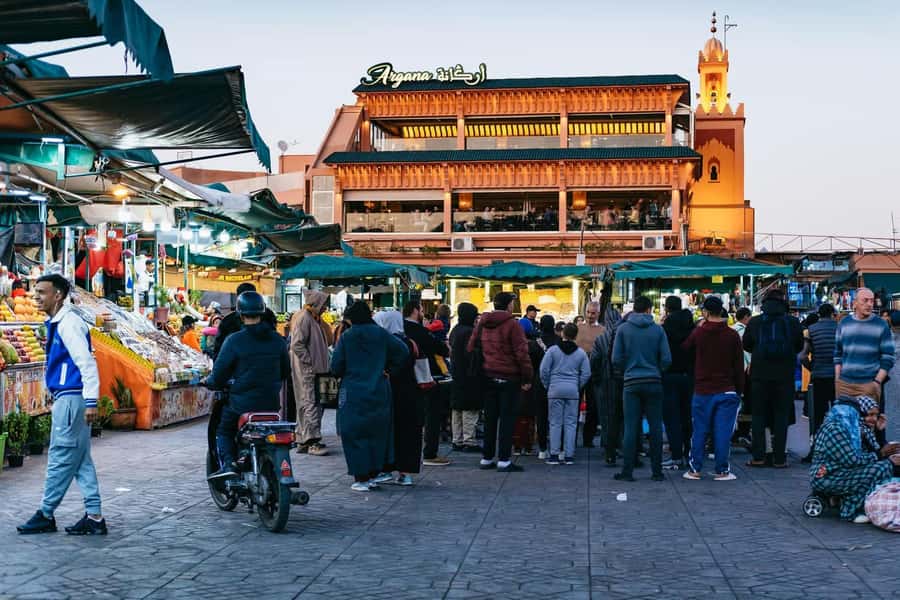 Marrakech: Bahia Palace, Saadian Tombs, & Koutoubia Mosque - Walking, weather, and group comfort