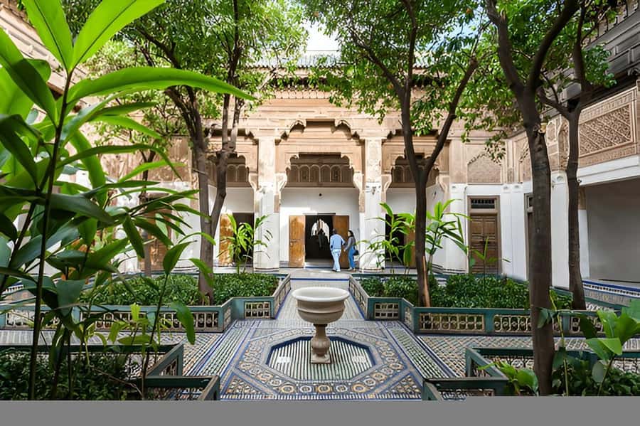 Marrakech: Bahia Palace, Saadian Tombs, & Koutoubia Mosque - Koutoubia Mosque and the first look at Marrakech