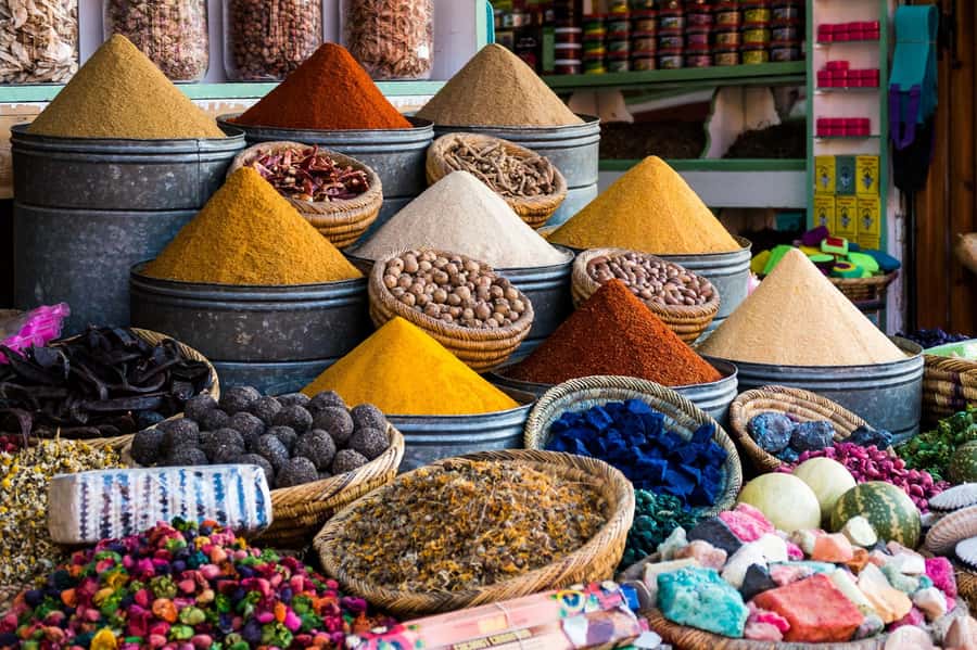 Marrakech: Bahia Palace, Saadian Tombs & Medina Guided Tour - The Kasbah, Bab Agnaou, and the royal quarter