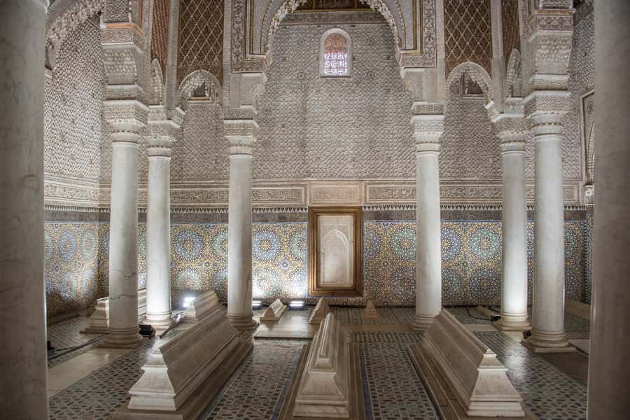 Marrakech: Bahia Palace, Saadian Tombs & Medina Guided Tour - How the guides shape the experience