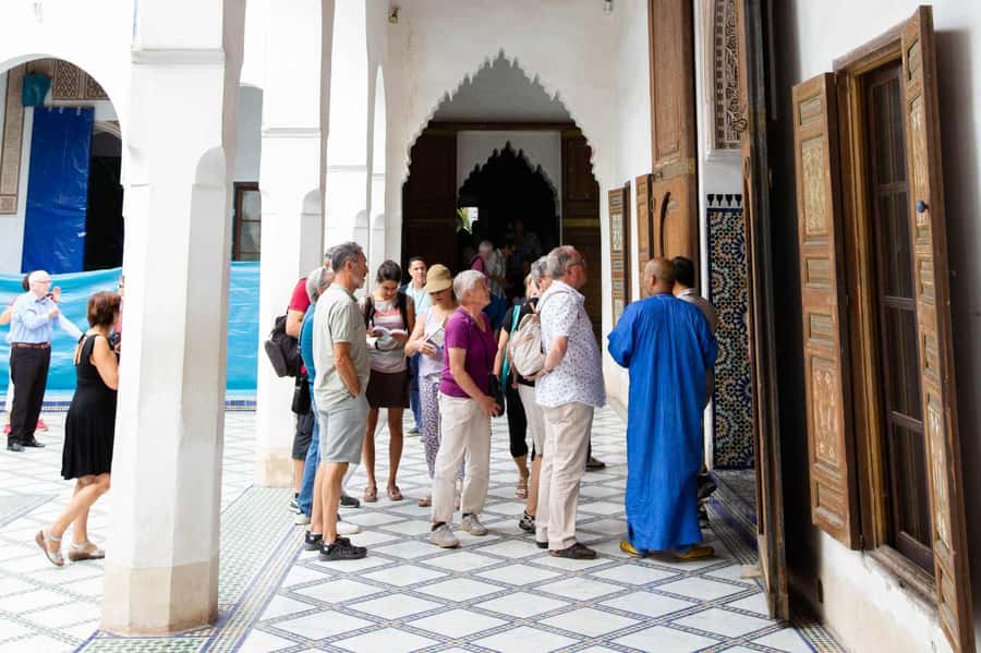 Marrakech: Bahia Palace, Saadian Tombs & Medina Guided Tour - Who should book it