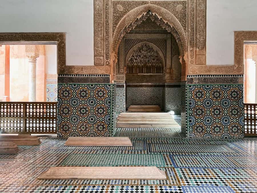 Marrakech: Bahia Palace, Saadian Tombs & Medina Walking Tour - Key points to know before booking