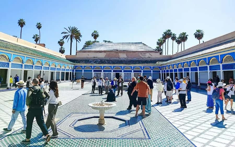 Marrakech: Bahia Palace, Saadian Tombs & Medina Walking Tour - A smart introduction to Marrakech’s old city