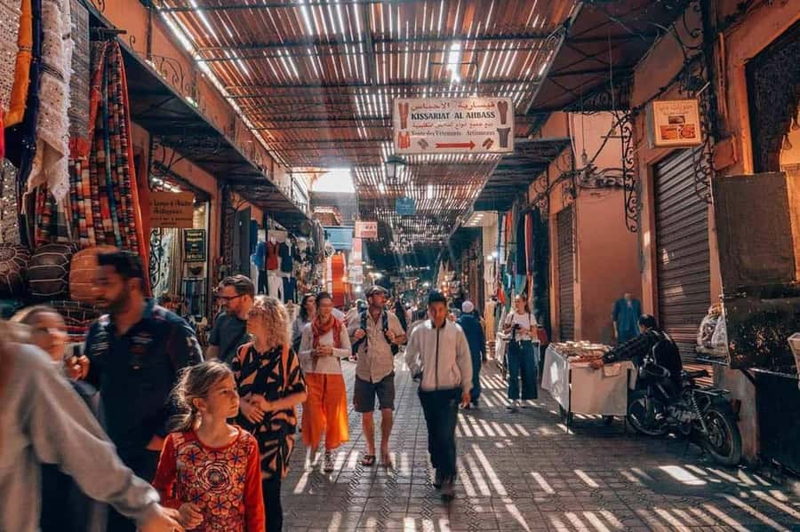 Marrakech: Bahia Palace, Saadian Tombs & Medina Walking Tour - Bahia Palace and its quiet courtyards