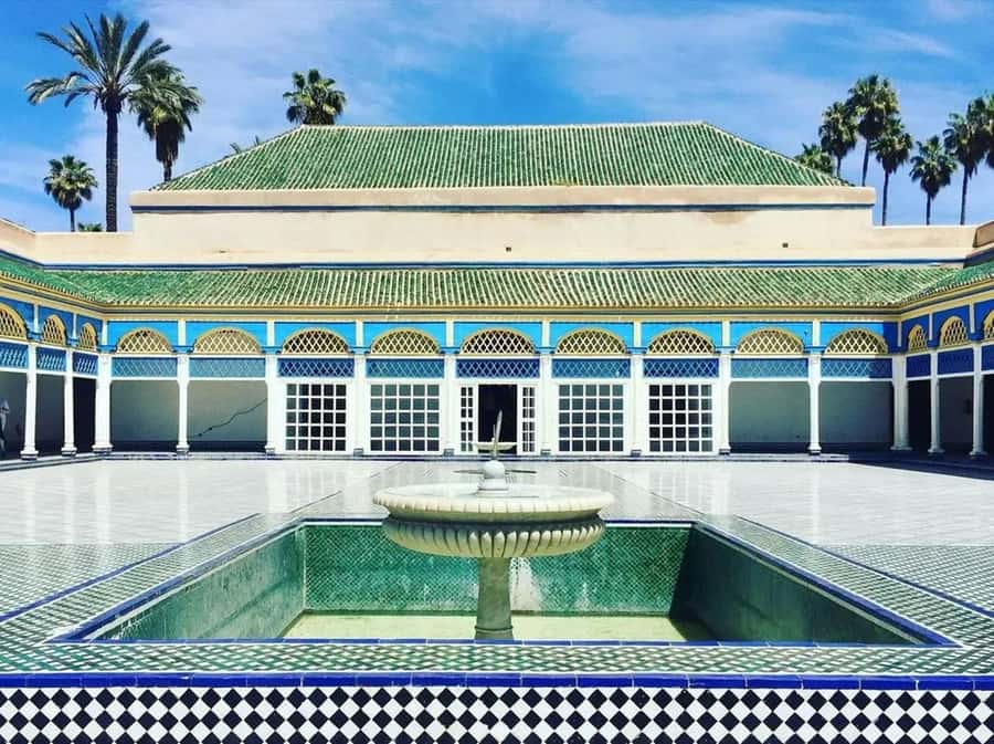 Marrakech: Bahia Palace, Saadian Tombs & Medina Walking Tour - Souks, workshops, and the working Medina