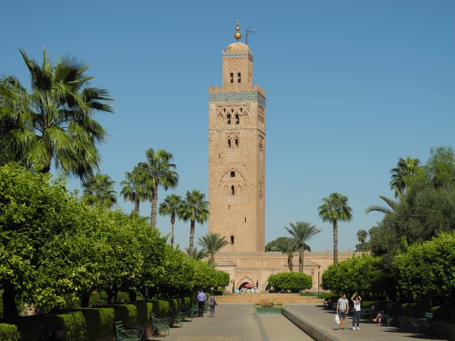 Marrakech: Bahia Palace, Saadian Tombs & Medina Walking Tour - How the guides shape the day