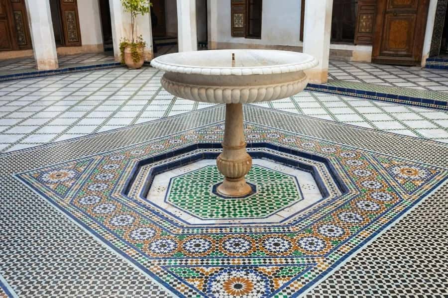 Marrakech: Bahia Palace, Saadian Tombs & Medina Walking Tour - Koutoubia Mosque and the city’s defining minaret