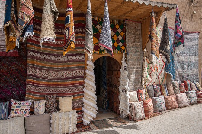 Marrakech: Bahia Palace, Saadian Tombs, Souk and Medina Tour - The Saadian Tombs and the problem of timing