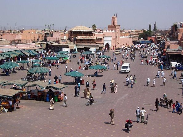 Marrakech: Bahia Palace, Saadian Tombs, Souk and Medina Tour - Guide quality and language options