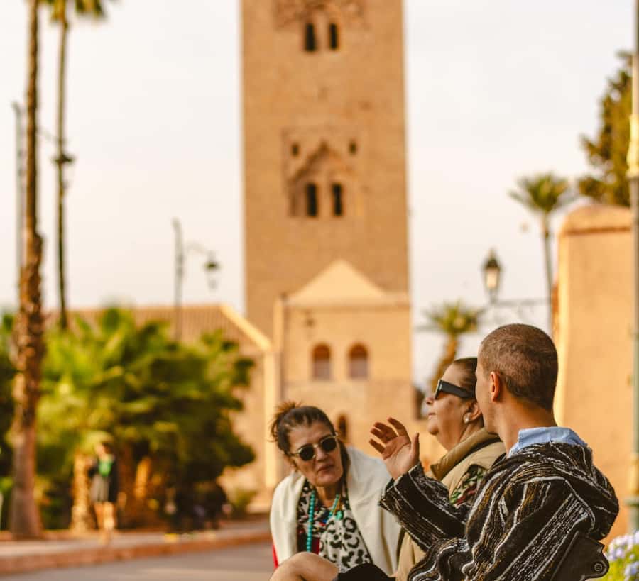 Marrakech: Bahia Palace, Saadian Tombs & Top Highlights Tour - Souks, artisan workshops, and shopping with a guide